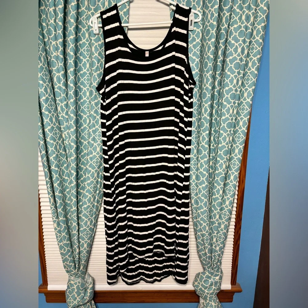 High-Low Dress - Picture 3 of 4